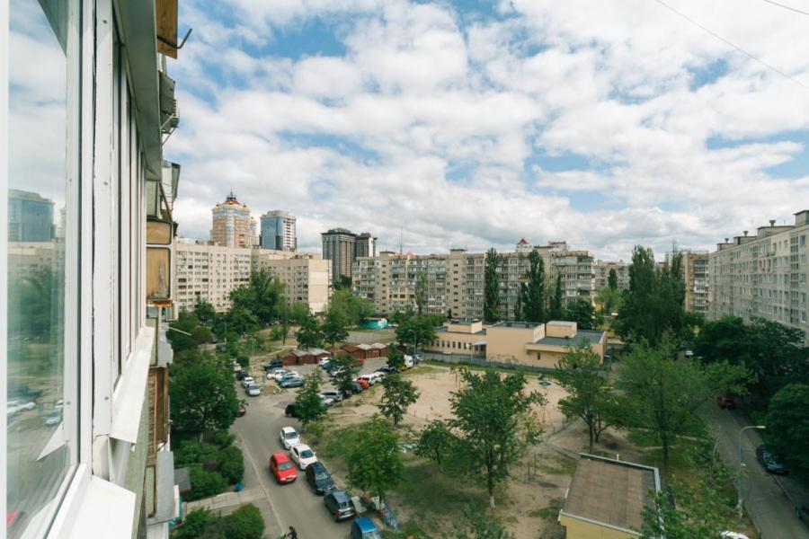 Apartment Near Dream Town Київ Екстер'єр фото